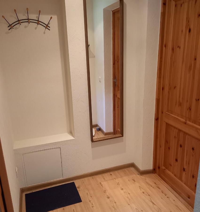 Ozolu Gatve 2- No Cesim 7 Km Apartment Jānamuiža Bagian luar foto